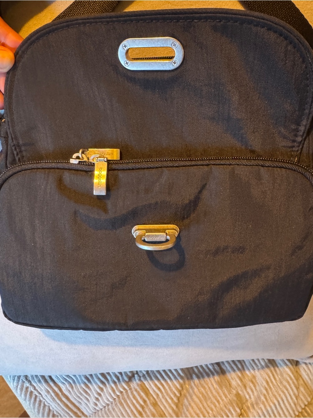 Black Baggallini Coastal Flip Lock Crossbody Bag - Picture 3 of 11